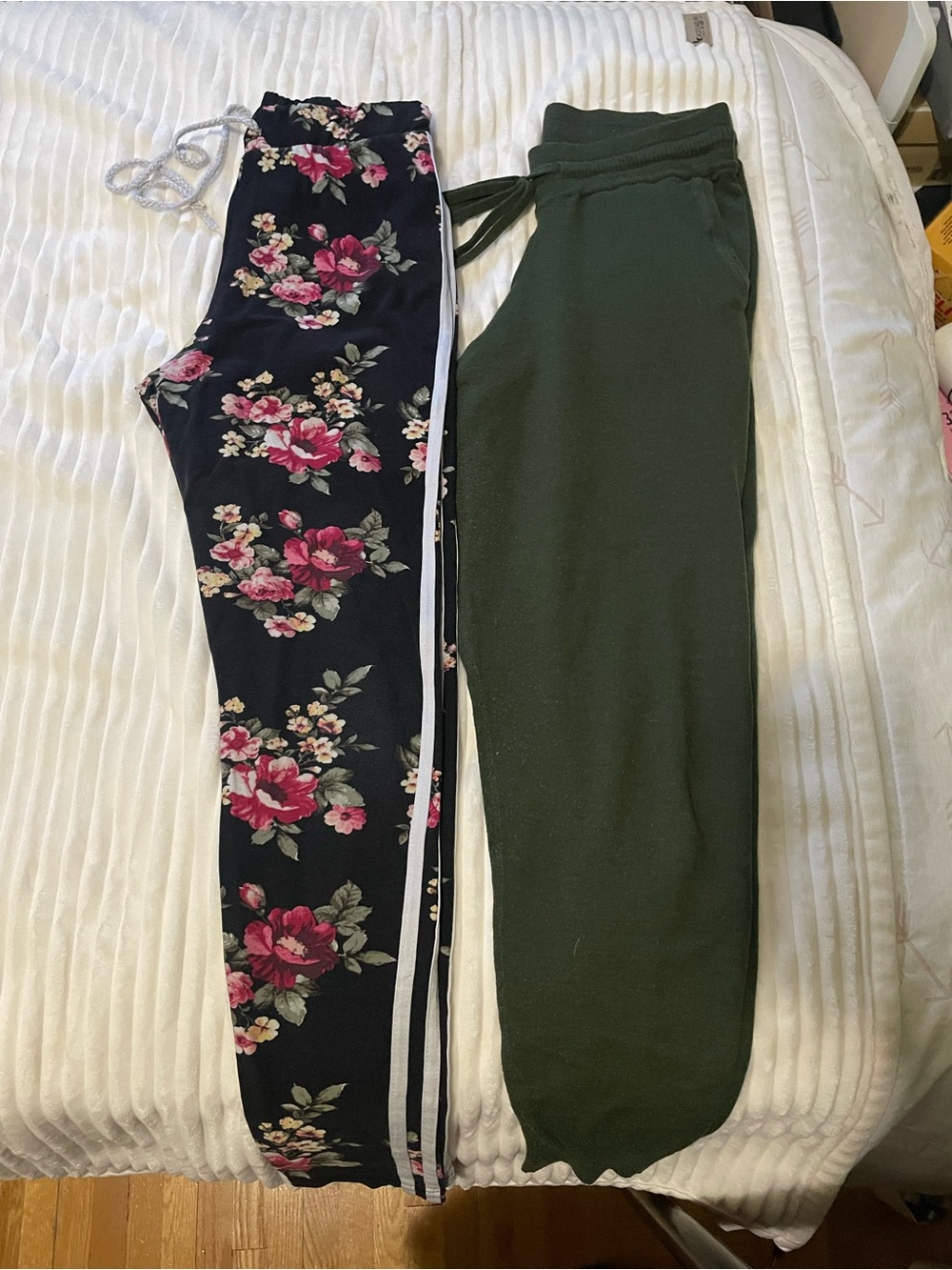 Ardene Black Floral Leggings & Olive Green Sweatpants Set